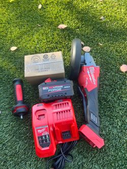 M18 FUEL 18-Volt Lithium-Ion Brushless Cordless 4-1/2 in./6 in. Braking Grinder w/Paddle Switch & Two XC 8.0 Ah Battery