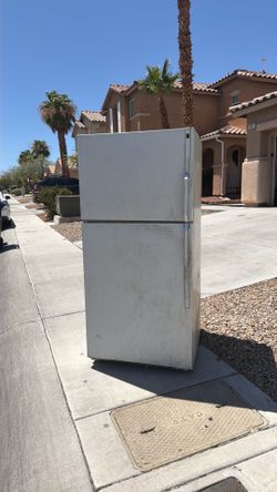 Free not working Hotpoint fridge