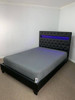 Bed and mattress queen size
