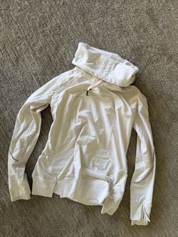 Lululemon pullover size 4