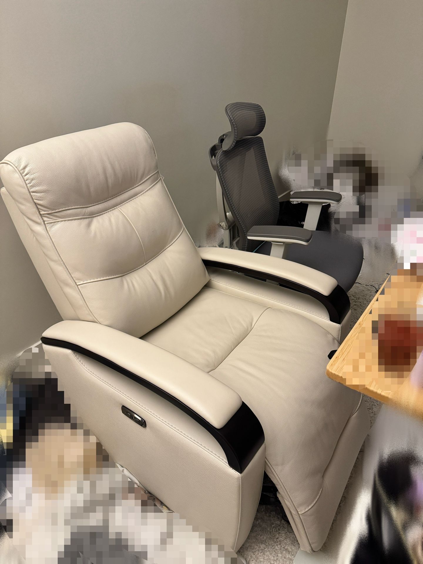 GlimanCreek sofa& Autonomous