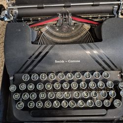 1940s Smith - Corona Sterling portable manual typewriter