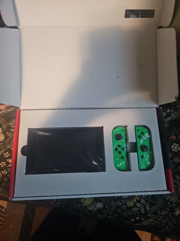 Switch With 5 Games (Picture) With Extended Memory But 1 Working Controller