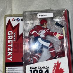 Red McFarlane Wayne Gretzky Team Canada 1984 jersey CHASE action figure 2005 Nip