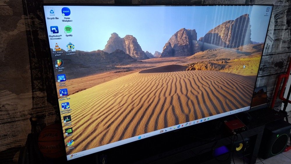 Samsung 75” TU690T Crystal UHD 4K Smart TV – Excellent Condition