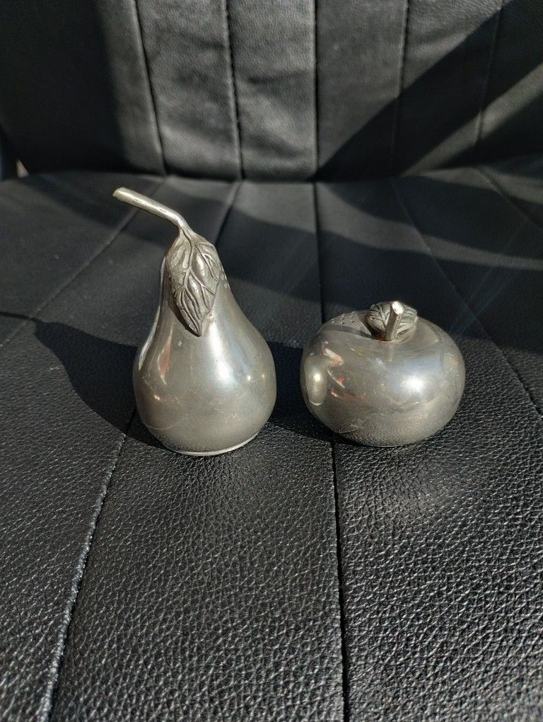 Kirk Stieff Pewter Apple And Pear Salt And Pepper Shakers