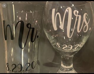 Mr & Mrs personalized wine glass