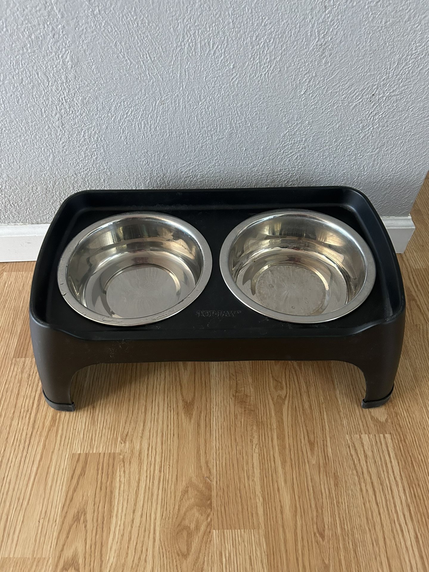 Elevated Dog Bowl & Water Stand (TOP PAW)