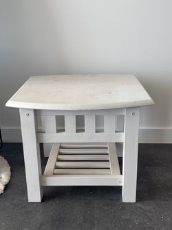 Coffee table/ side table/ bed stand