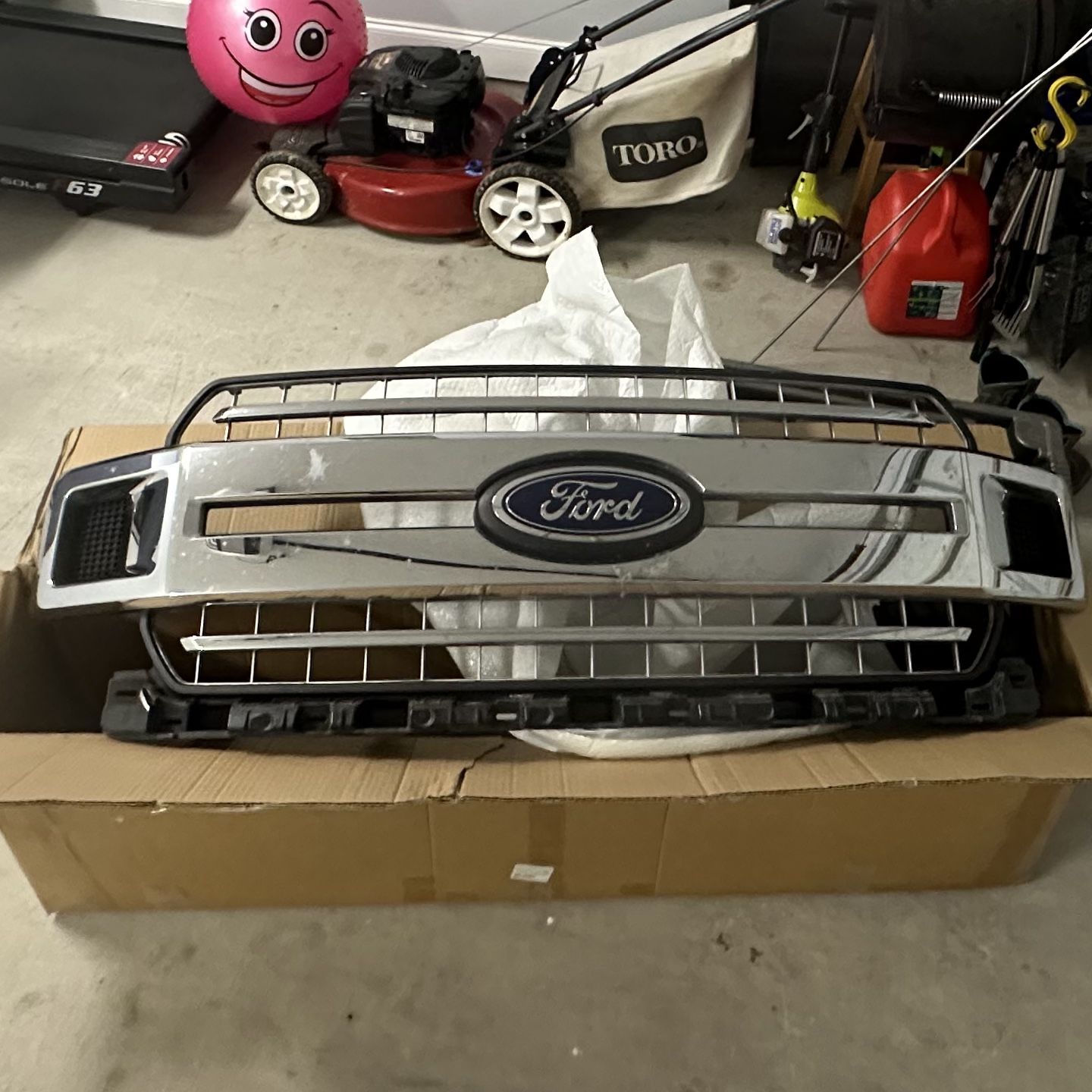 2020 FORD F150 XLT GRILLE GRILL OEM See Pictures With Emblem Nice Chrome