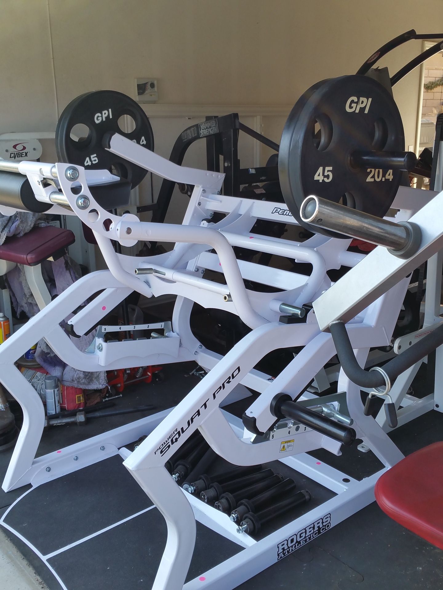 Gym squat machine pendulum Rogers athletics