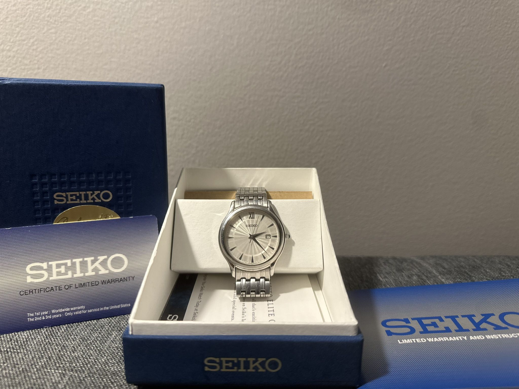 SEIKO 7n32-0dl0 Vintage Quartz Watch papers+box included (needs battery)
