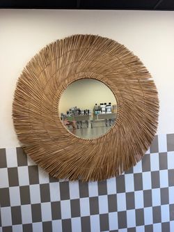 Round Rattan Straw Sunburst Wall Mirror