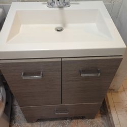 Beckwood 24.5 in. W Bath Vanity in Haze with Cultured Marble Vanity Top in White Bathroom Sink  