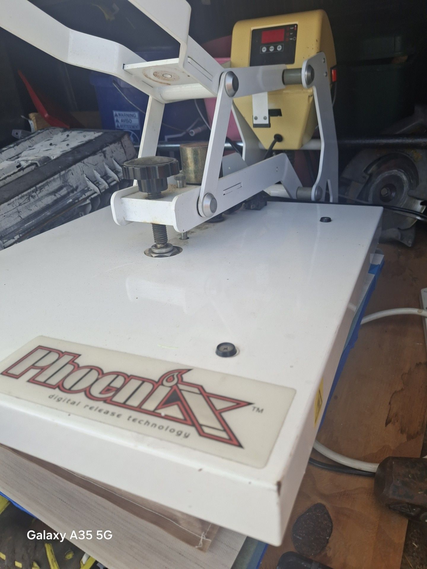 Shirt heat transfer press