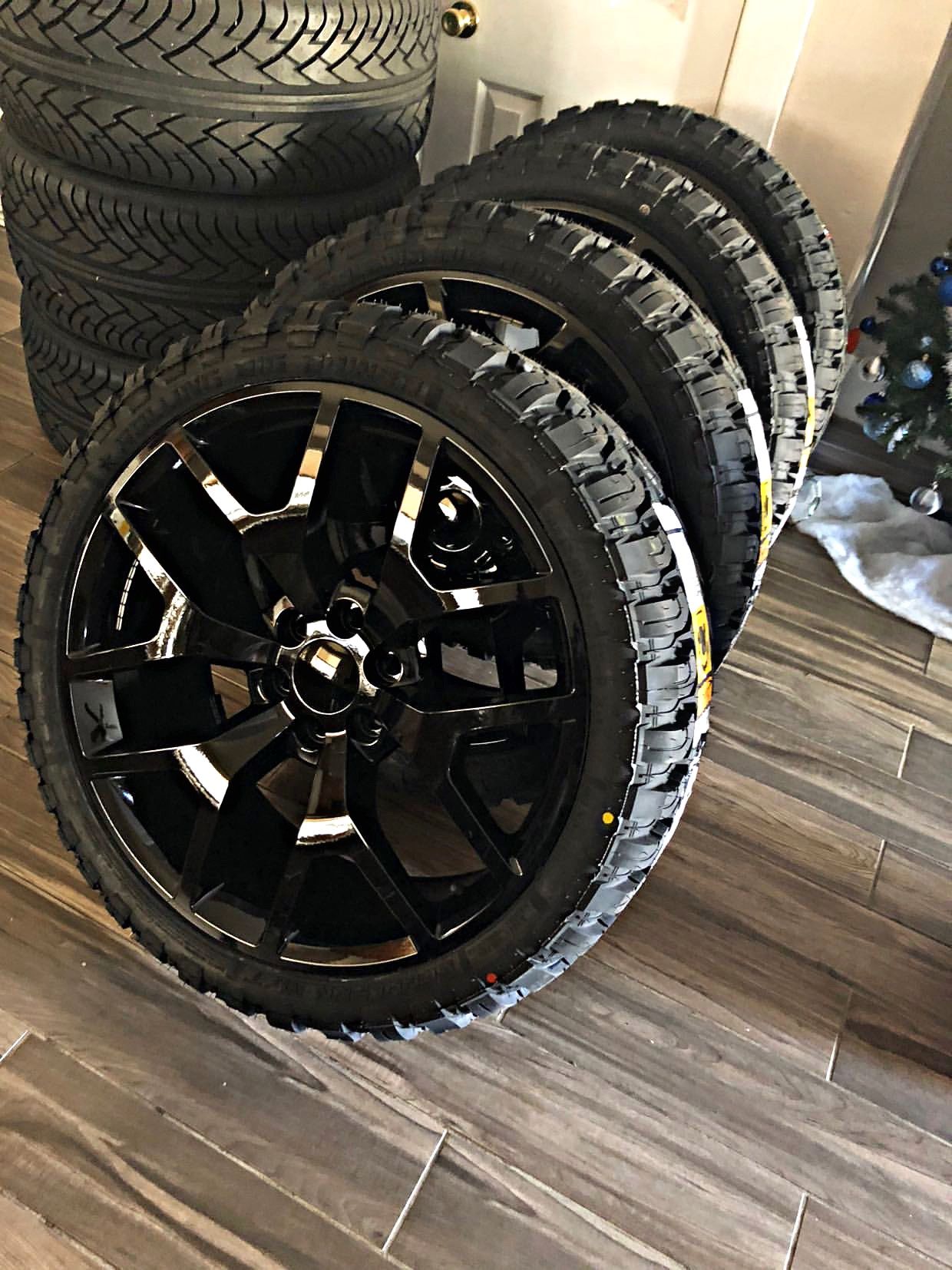 24 inch rims on 33” off road tires for Sale in Los Angeles, CA OfferUp