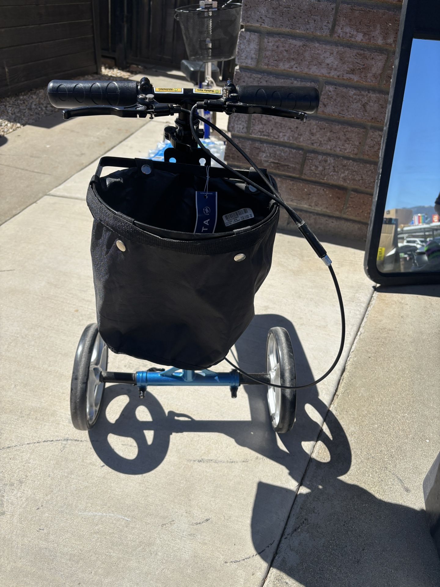 Knee Scooter With Basket