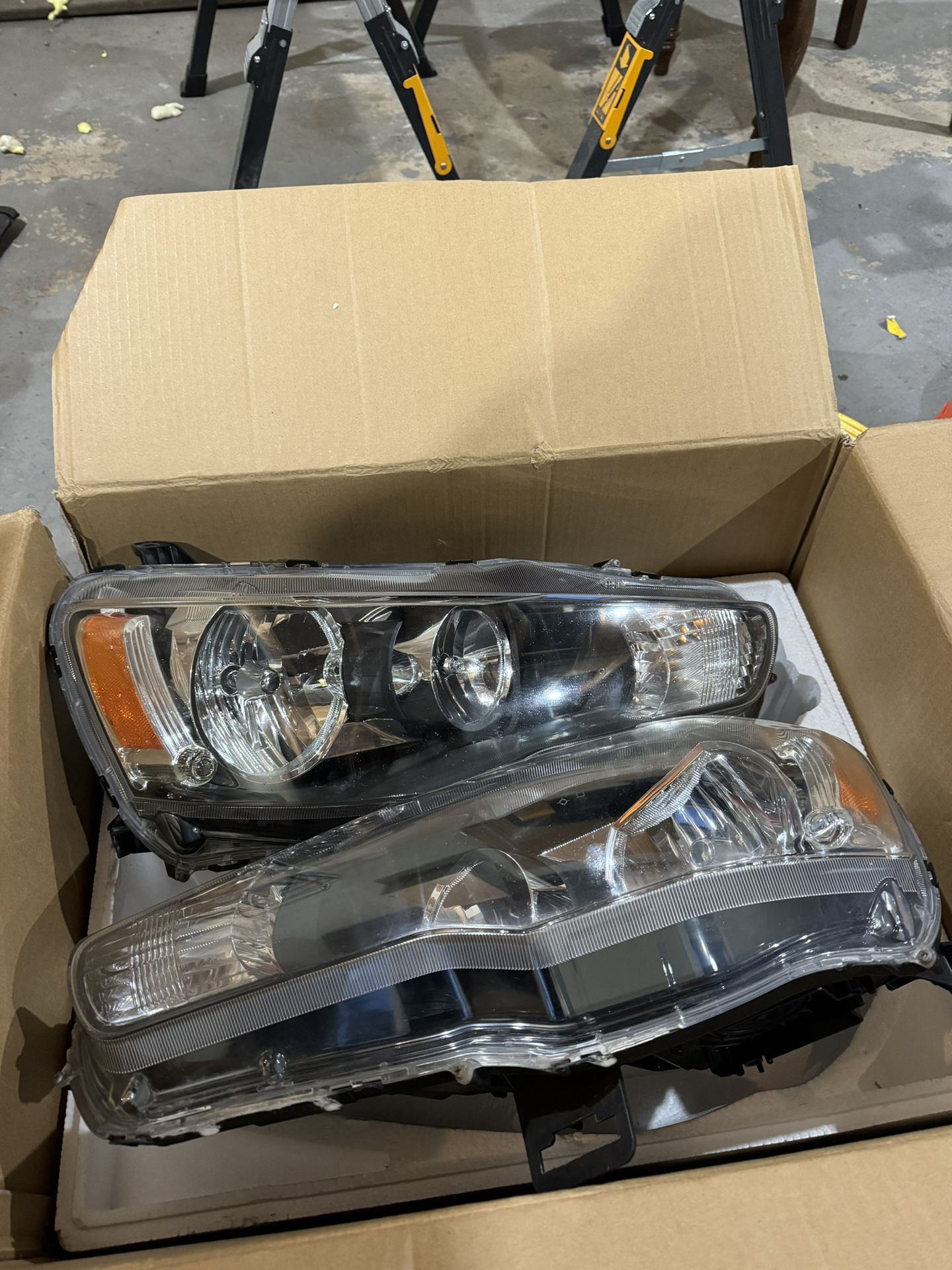 08 - 12 Mitsubishi Lancer Headlights (Used)