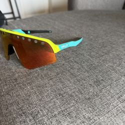 New OAKLEYS (250$ Retail)