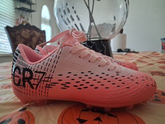 Soccer cleats us size 2.5youth