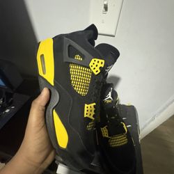 Jordan 4 Yellow Thruster 