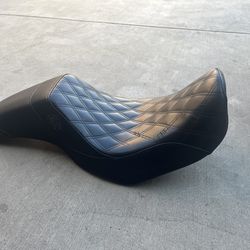 Lucky Dave’s Dyna Seat 06-17