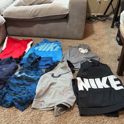 7 Nike Hoodies 2 Of Them Is Size S In Men’s 3 Of Them In Kids XL And 2 Kids Large 