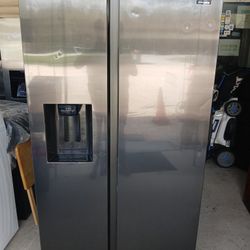 Samsung stainless side by side refrigerator 27 cu.ft MODEL:RS27T5200SG/AA
