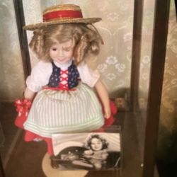 Shirley Temple As Heidi  With Books