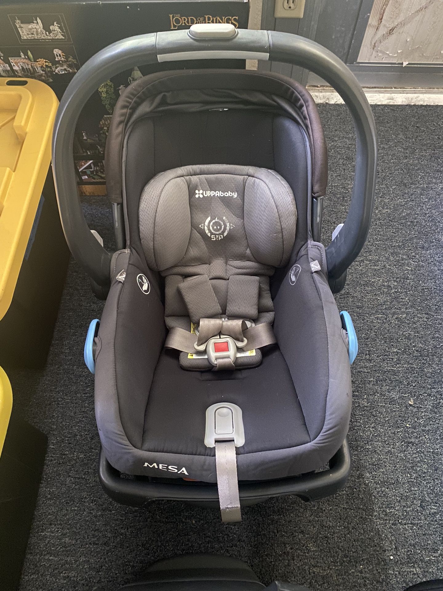 Uppa Mesa Baby Car seat and X2 Bases