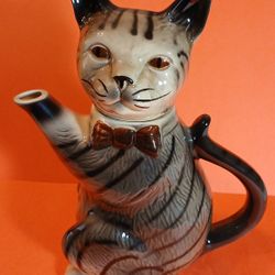 Vintage Tony Wood Cat Teapot " Pussy Foot" Staffordshire England , Full Size Figurine. 