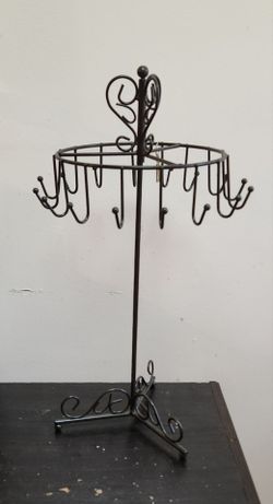 Rotating  jewelry  display stand