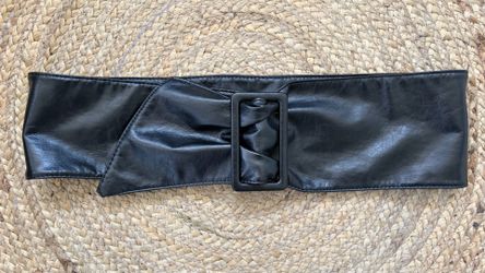 Chic Wide Black Leather-Look Waist Belt with Covered Rectangle Buckle