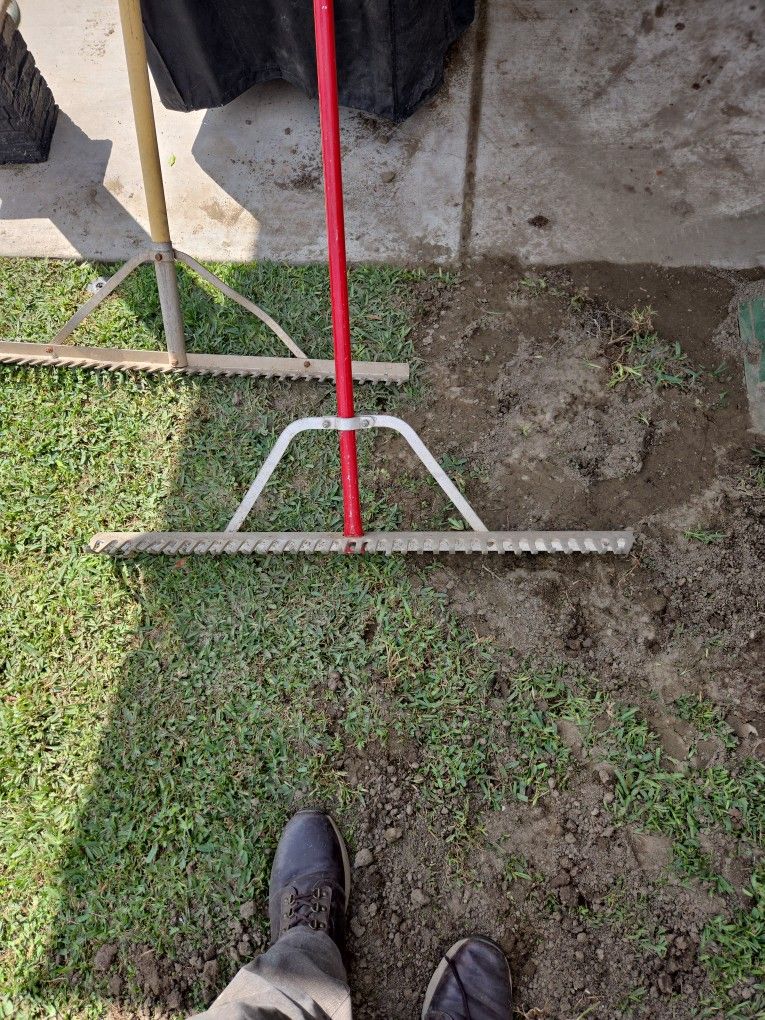 Rake. Rastrillo. 30 inches.
