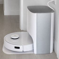 Ecovacs DEEBOT Robot Mop And Vacuum 2 In One All In One with Auto-Empty Base (Excellent Condition)