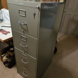 Locking 4 Drawer File Cabinet 