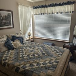 🛏️ Queen Size Comforter Set includes pillow shams, decorative pillows, dust ruffle and matching curtains.  Shades of blue. This set is a lighter weig