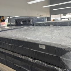 KING SIZE AMERICAN BEDDING MATTRESS & BOX SPRINGS BED SET