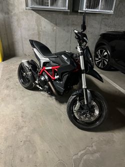 2015 Ducati hypermotard