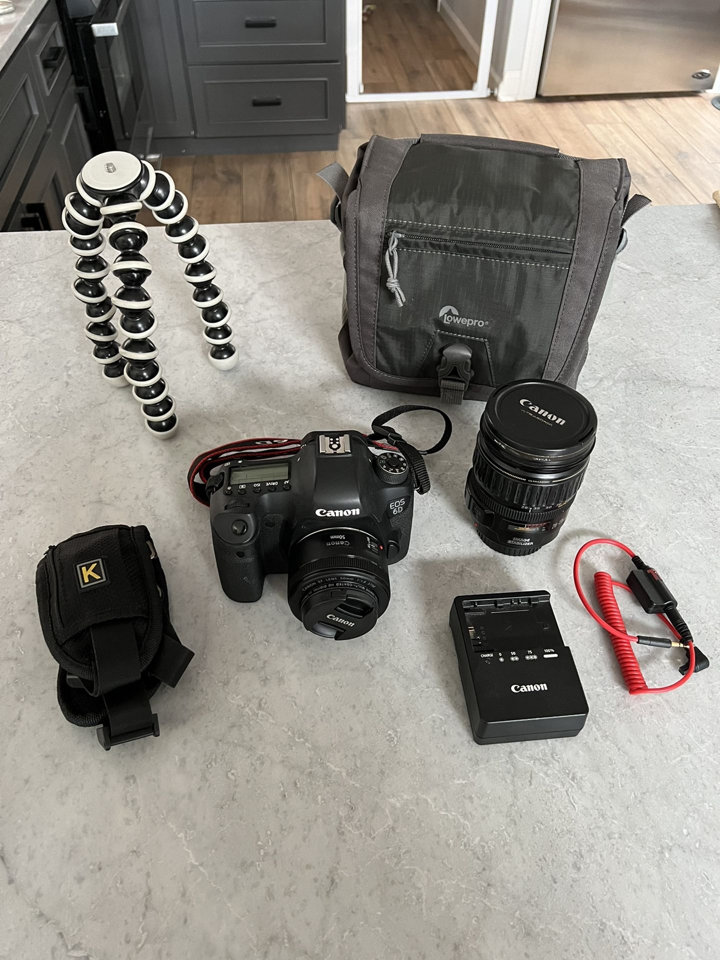 Canon 6D (WiFi/GPS) w/ Canon 28-135 Lens, Canon 50mm Prime Lens, Case bag, Triggertrap Remote, GorillaPod Tripod, Sling Quickstrap, 32GB SD Mint w/box