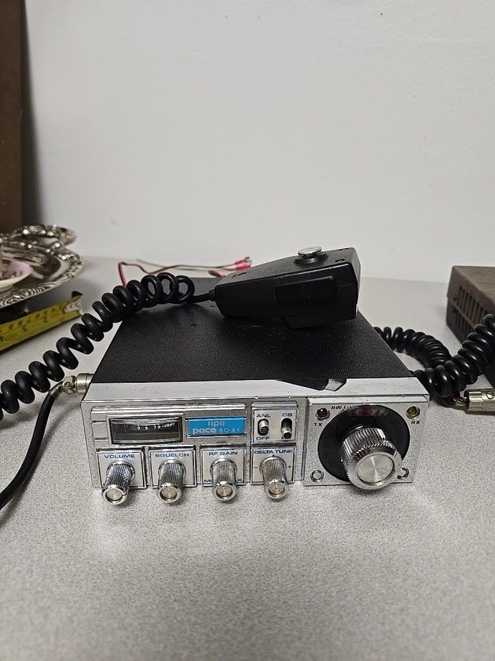 Vintage Pace model 8041 40CH CB Radio and Mic, Tested & Working!