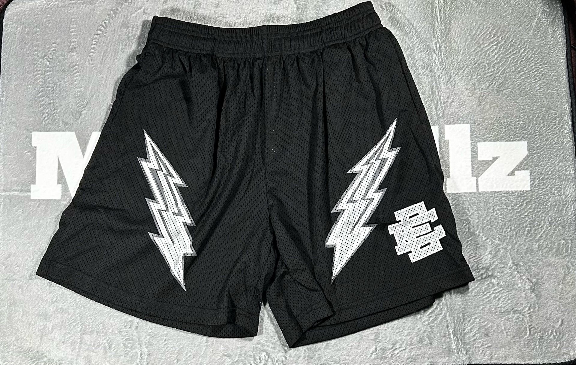 LIGHTNING BOLT ERIC EMANUEL SHORTS SIZE M