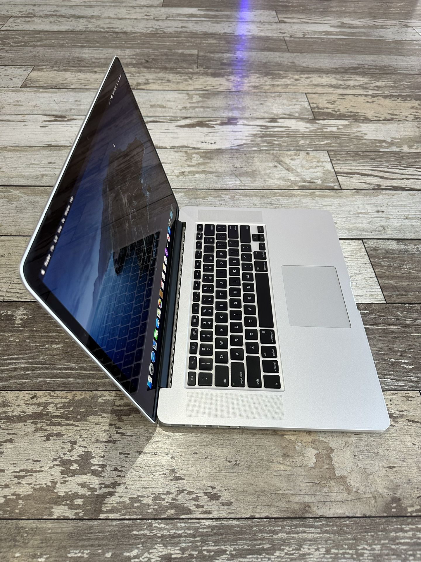 MacBook Pro 15” Retina i7 16GB RAM 750GB SSD W/ Photoshop 