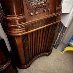 Vintage 1930s–1940s Philco & Zenith Console Radios – Solid Wood – Heavy, Stunning Statement Pieces