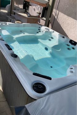 Jacuzzi - Hot Tub