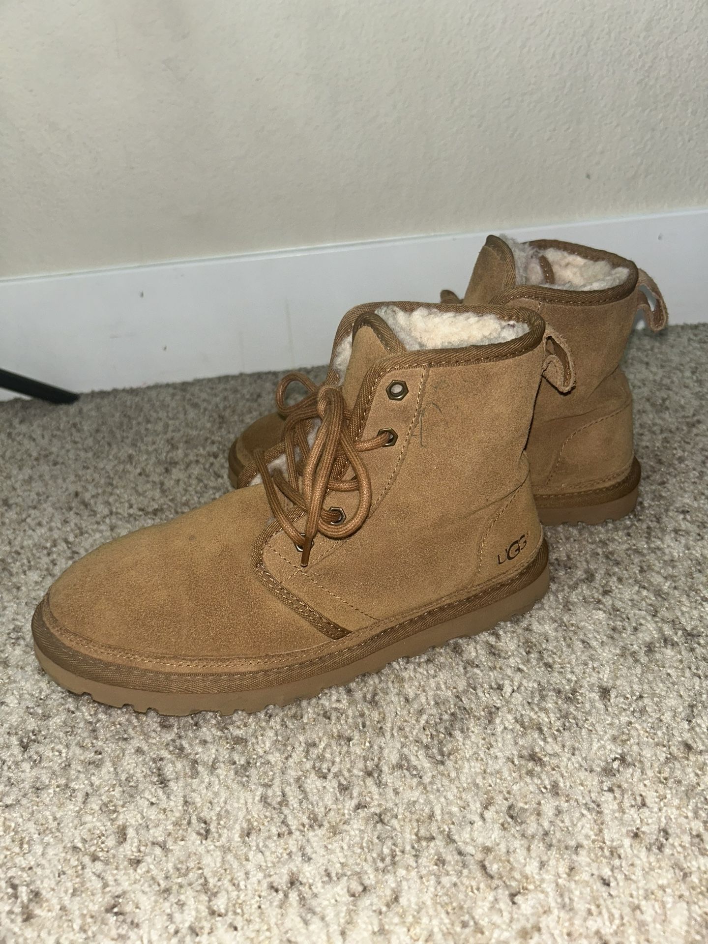 UGG BOOTS WITH 6Y