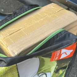 BRAND NEW IN UNOPENED PACKAGING  3 PERSON DOME TENT