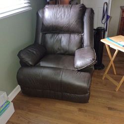 Power Recliner Chairs  , Good Conditionh