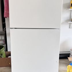 🧊 Kirkland by Whirlpool 14 Cu. Ft. Refrigerator (Top Freezer) – 28 x 17.5 x 62.5