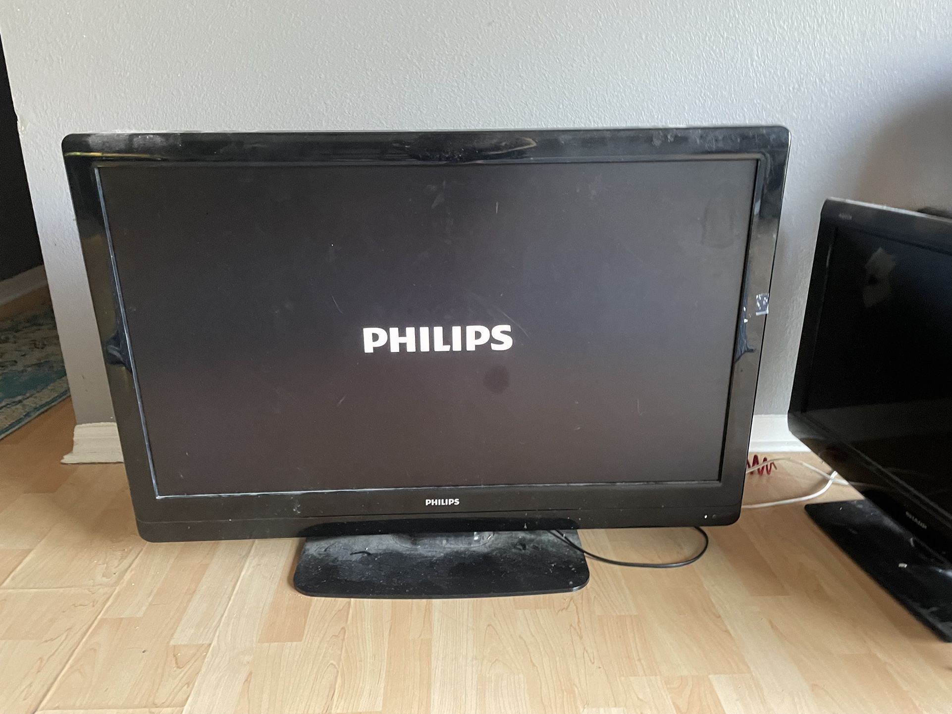 Black Philips Tv 40”x34”